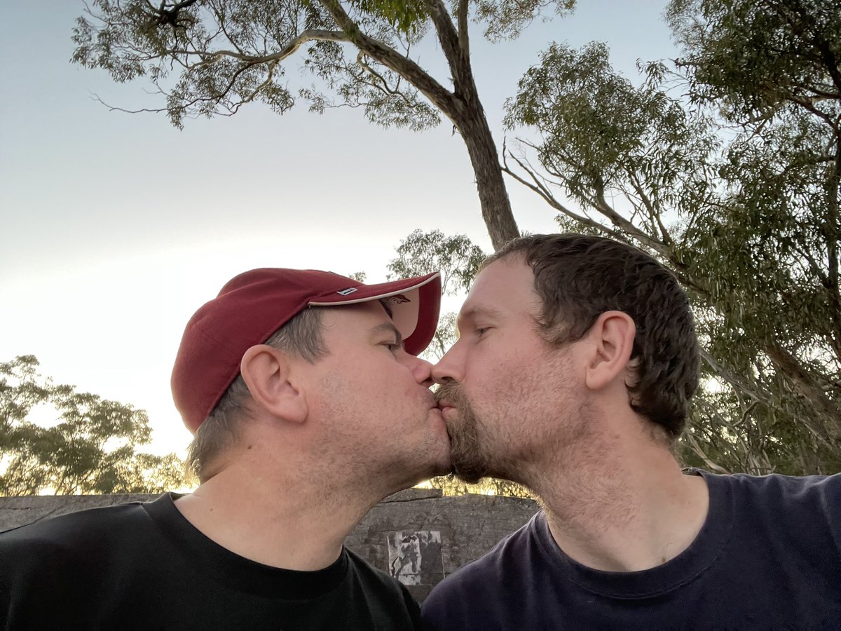 Stripe_Draggy's tweet photo. Kissing on Kissing Point https://t.co/uUdGSK3b1E