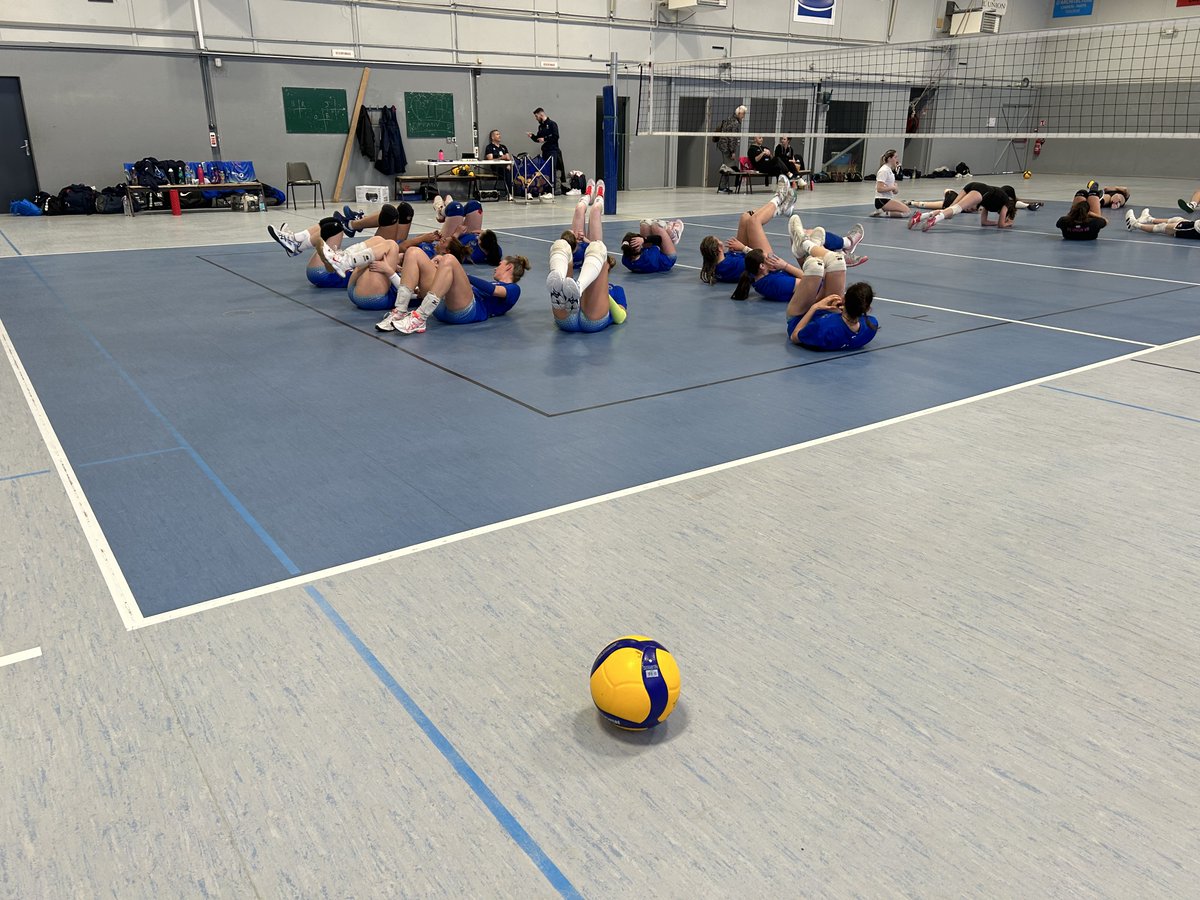 CMVB81's tweet photo. 🌊Un mur sur l’autoroute du maintien en N2 pour le @CMVB81. Si la réserve a validé sa montée en Prénationale au TAC (1-3) 👏, les Hornets 🐝 ont subi un cuisant revers (3-0) à L’Union ➡️ https://t.co/ttk8yp6pQb 🔵⚪️🟢 @ladepechedumidi @LeJournaldIci @olehmuller @WilfriedPenela https://t.co/y0lyCYXquD