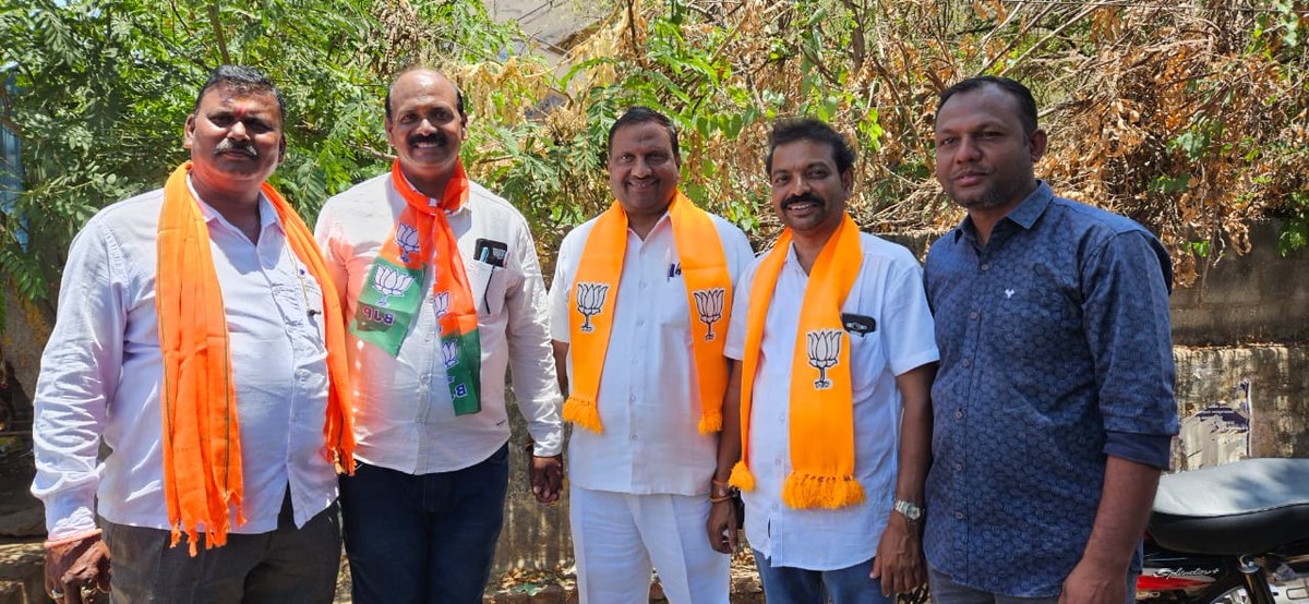 CantstopulovinM's tweet photo. It was an my pleasure to meet our haryana Palwal constituency MLA Sri @dmanglabjp ji very down to earth nature person in my Ranebennur Constituency Karnataka.

#BJP4Karnataka 
#BJPYeBharavase https://t.co/QjVjJVvjci