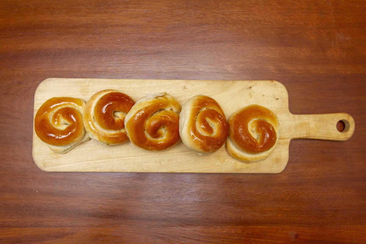 WomensBakeryRW's tweet image. What better ways to start your week than with our fluffy little rounds?
Just a nutritious treat!

#TogetherWerise #WomensBakery #BreadPower #WomensEmpowerment #StrongWomenBakingBread