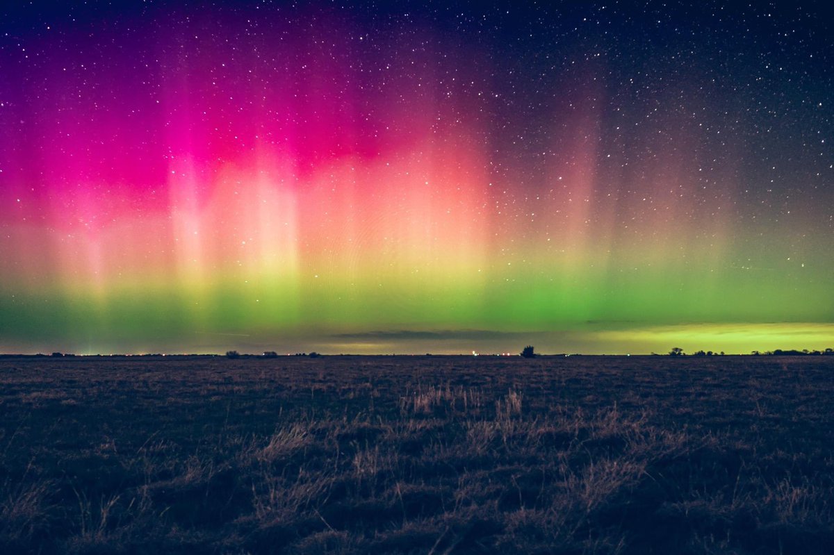 EdgarONealWX's tweet photo. Just got home and grabbed a quick shot off the camera. The Midwestern Lights. Wakita, OK 😁 Good night! #AuroraBorealis #okwx @KOCOdamonlane @koconews https://t.co/slFsFj0xsO