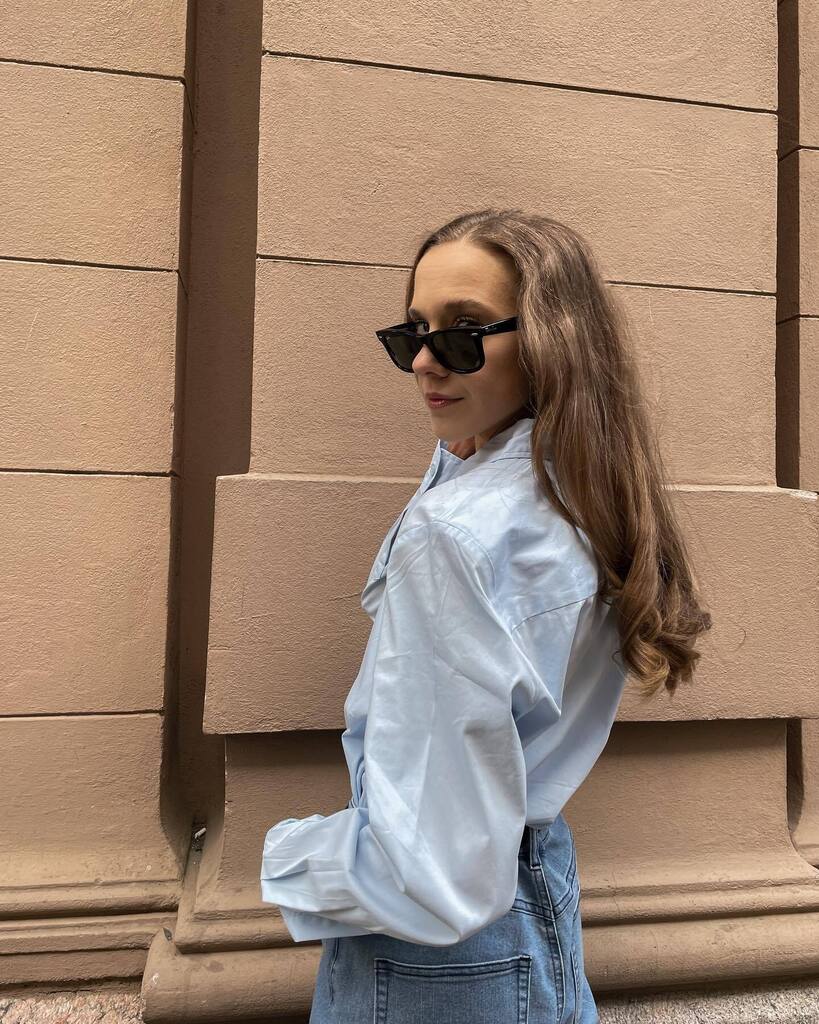 No monday blues here 💙 Kiireisiä mutta kivoja viikkoja takana ja edessä, ja viikonloppuna suuntana ihana Tukholma. Life is good. 

#blueoutfit #denimstyles #luvdenim #blueonblue #fashionposts #lookwis #modeblogg #llemerci #styledujour #howtostyle #sp… instagr.am/p/CraOkzcNTOh/