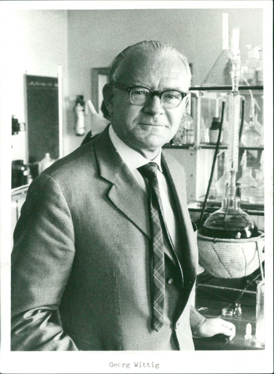 HistoryChem's tweet photo. 1954 - The Wittig Reaction -🎖️ 1979
 🇩🇪George Wittig and Ulrich Schöllkopf reported the conversion of aldehydes and ketones to alkenes when reacting with ylides. The reaction shows a strong driving force as the phosphine oxide is formed.
https://t.co/IWbVurVs1W https://t.co/V3GDpOTdni