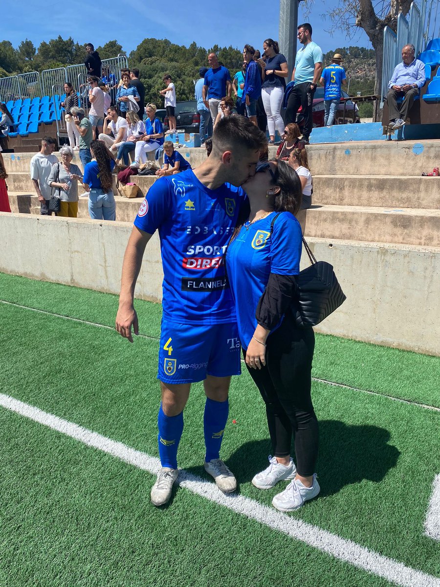 El que la sigue siempre la consigue… Campeones de liga y ascenso a 2da RFEF 💙