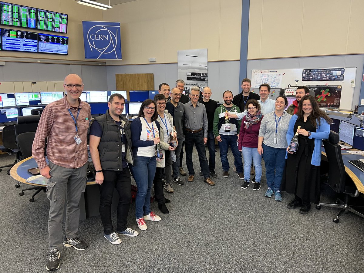Thank you LHC for the first 13.6TeV  collisions  💥 👏! @CMSExperiment and the other LHC experiments were happy to express our gratitude with the traditional bottles 🍾! Happy Run Coordinators👍!  Now, let's focus to make the 2nd year of #LHCRun3 a great success!
@CERN.