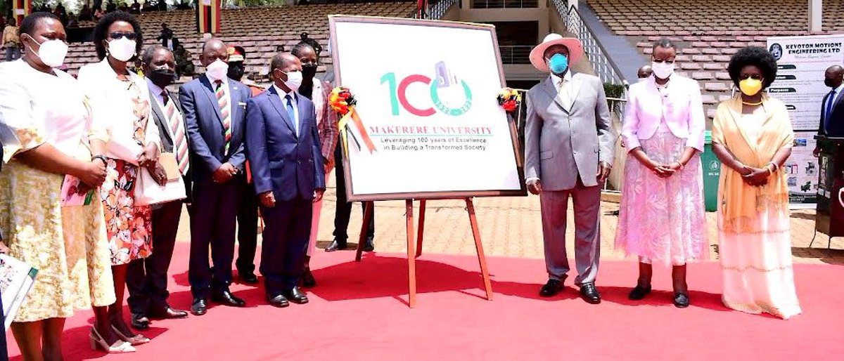 President Museveni launched the #MakerereAt100 logo, signifying the launch of the year-long celebrations of excellent service to humanity.