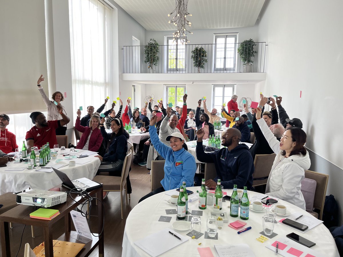 etcconsultants's tweet photo. A picture paints a 1000 words! The most defining moment of ⁦@icecpcoach⁩ Coaching into Leadership Workshop! A commitment to continue to impact sports policy, programs and people. Captured on a sticky note these are the goals #icecp coaches will make a reality. #daretodream https://t.co/Du5IUbzK2d