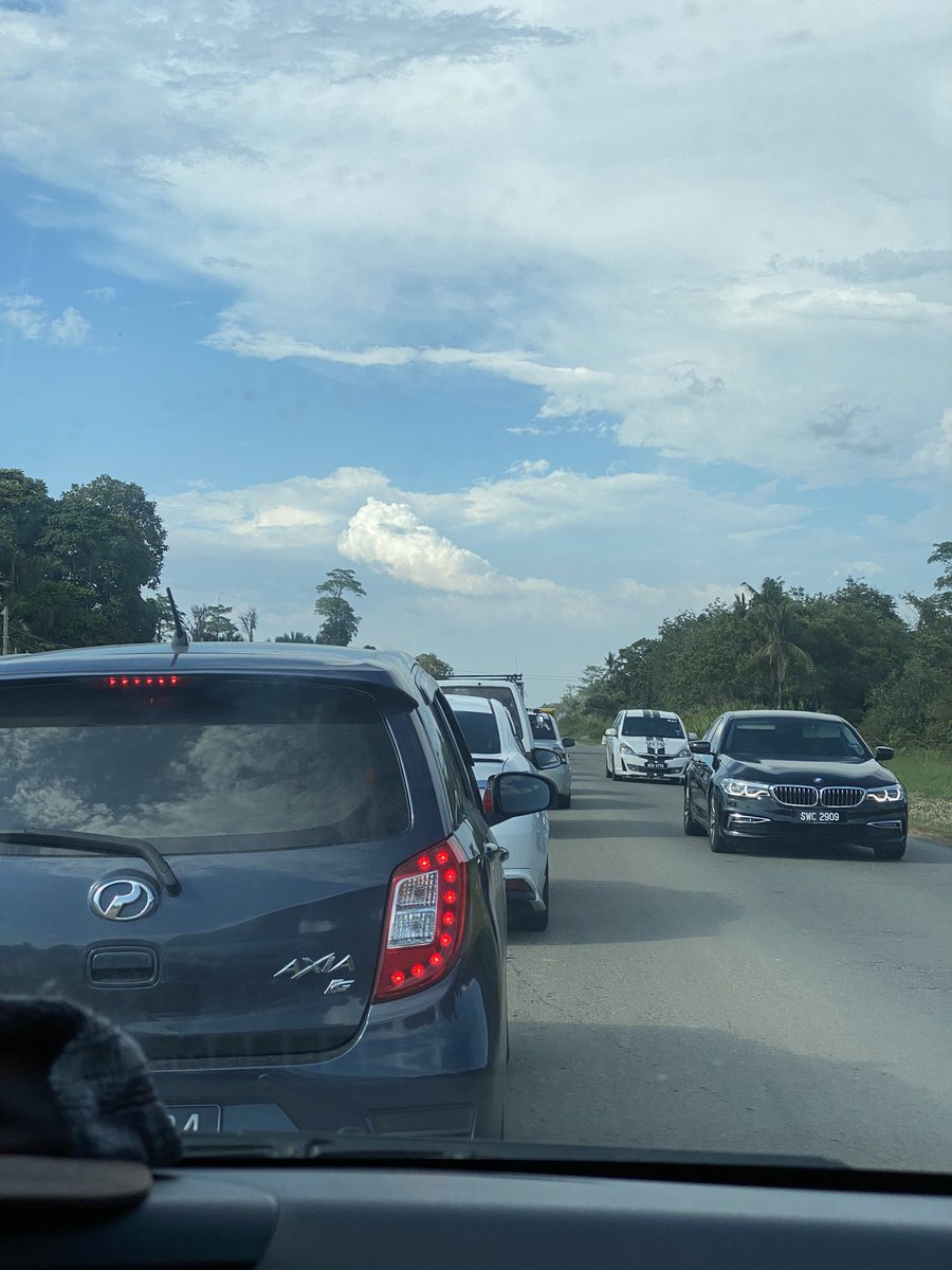 Trafik bergerak sangat-sangat perlahan ketika ini dari Pekan Membakut menuju Pekan Bongawan 😵‍💫