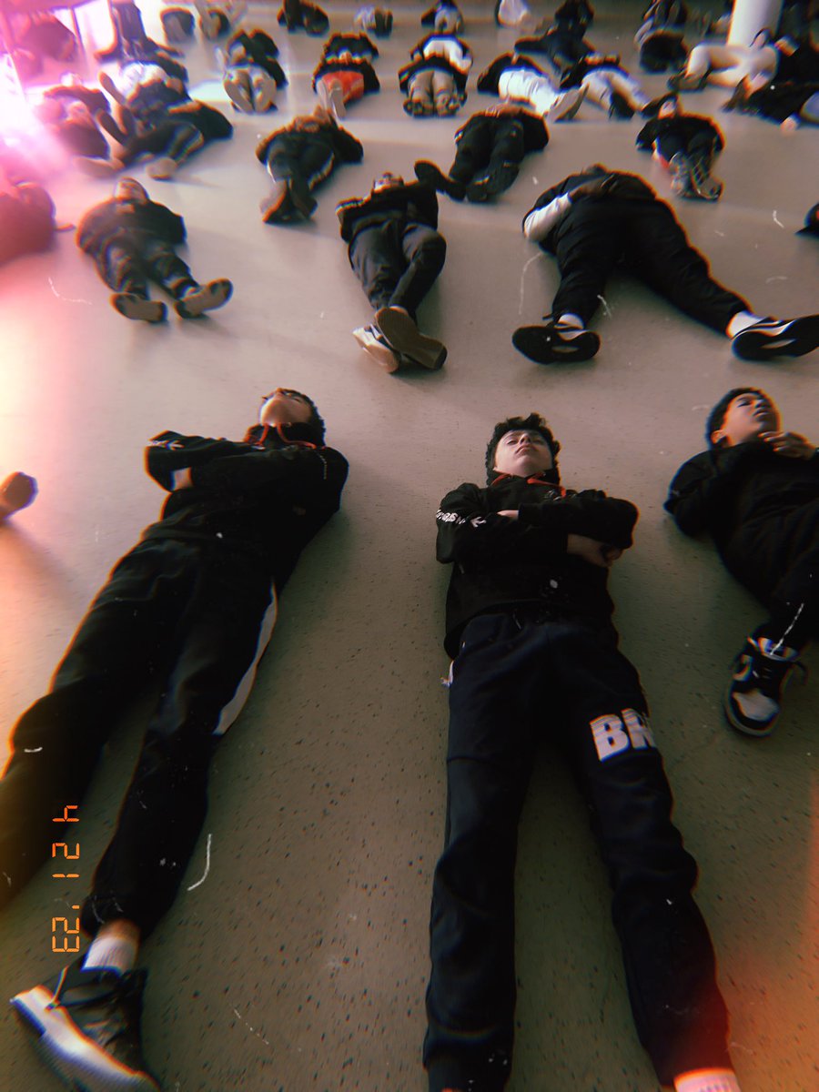 art_in_space's tweet photo. ART IN SPACE x CLASSE ESPACE
[thread]

Merci aux élèves de Segpa, 5e et 3e du @collegecamus91. Quelle joie d’enseigner avec @PaulMarlier 🪷#Méditation, philo, art et #intelligenceartificielle pour que chacun puisse dessiner sa planète, son refuge 🪐

💜 @CNES - @LaureHarel https://t.co/IAeg8WCCWz