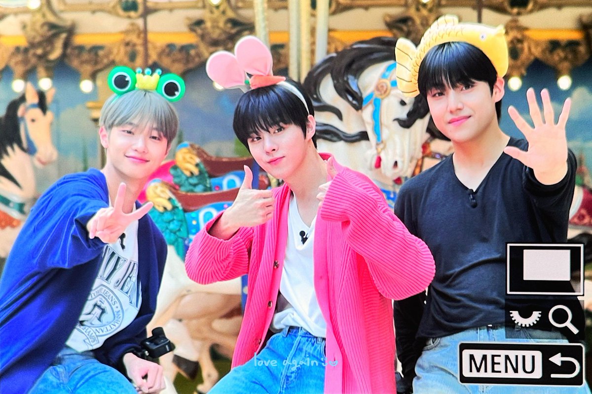 loveagain99's tweet photo. 230424 네모의꿈 pre

이뿌니들💙💛

@members_MIRAE
#미래소년 #손동표 #동표
#동표의하트는빛이난다💖 https://t.co/QV9KPouyHx