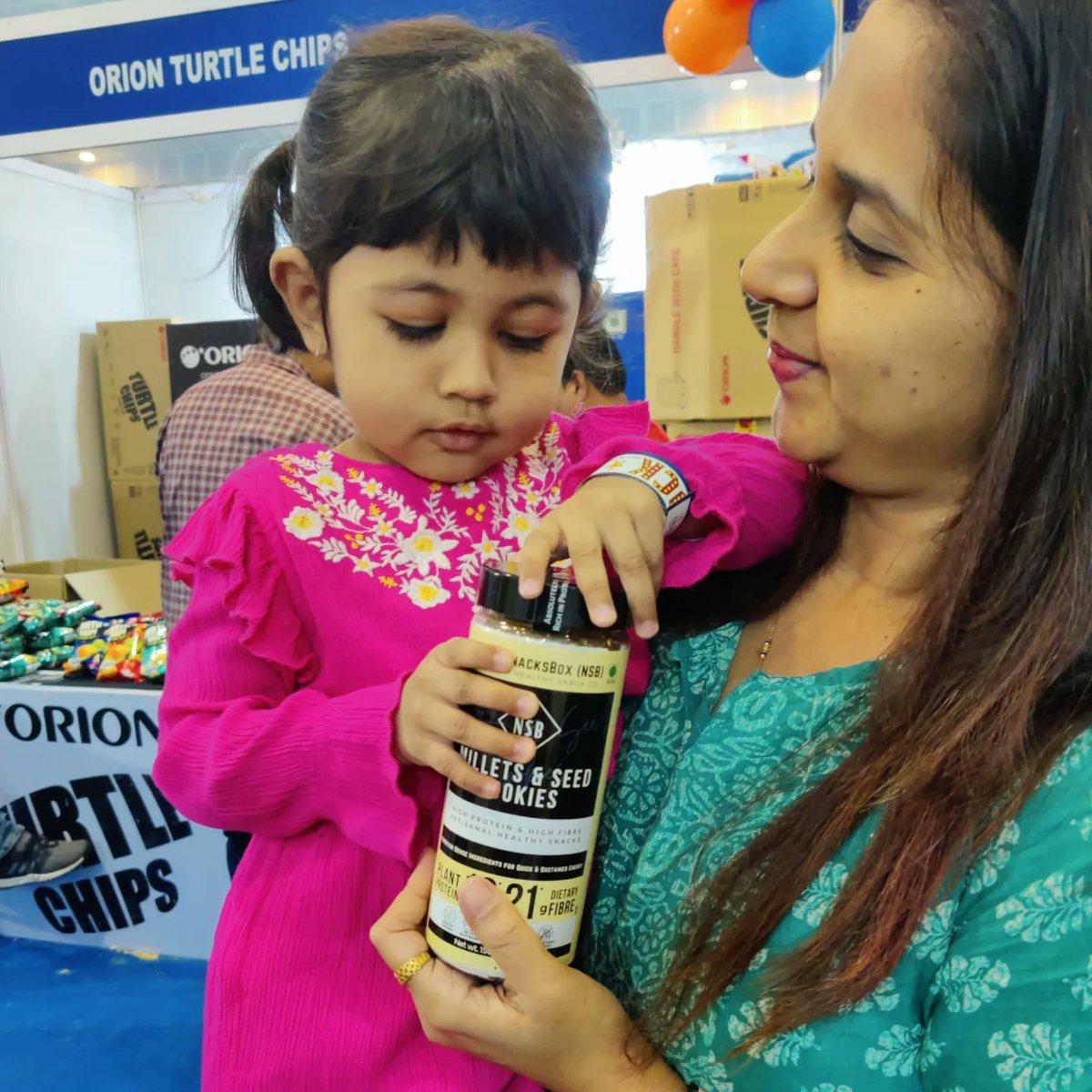 nutrisnacksbox's tweet photo. We had a blast at the Kids Carnival &amp; Expo! 🎉😍
Our protein cookies were a massive hit and these kids had a great time at the exhibition. Take a look at these exhibition diaries and find out how much fun can be had! 💜💚❤️🧡
@kidscarnivalandexpo https://t.co/Q0RLv13j7x