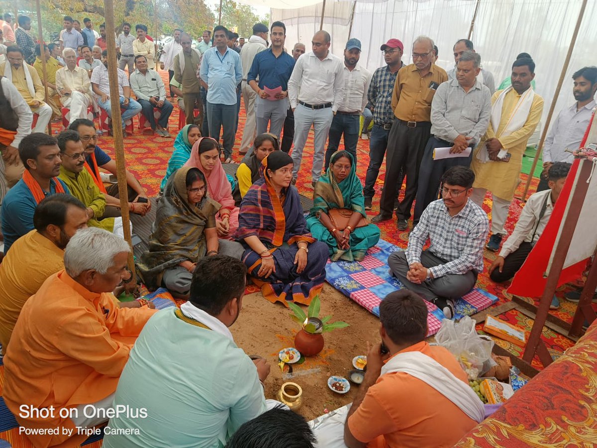 Se_MPEB_Shahdol's tweet photo. @CEShahdolRegion  @mpeastdiscom       माननीय  मुख्य अतिथि श्रीमती रीति पाठक जी सांसद   संसदीय क्षेत्र सीधी के गरिमामय उपस्थिति में RDSS योजना अंतर्गत 33/11 केवी उपकेंद्र स्थान अमझोर जिला शहडोल पर भूमि पूजन दिनांक 20 अप्रैल 2022 को संपन्न हुआ l https://t.co/HfN8BVVKFA