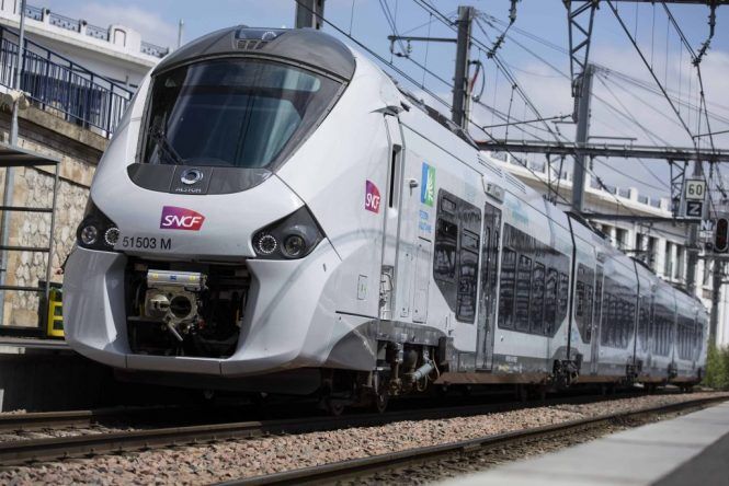 RailwaysAfrica's tweet photo. CAF Group secures €161m contracts for 18 Coradia Polyvalent regional trains, including 11 for France’s New Aquitaine Region and 7 for Senegal’s APIX! 🇫🇷🇸🇳
https://t.co/yLRRuvzXIn
#CAFGroup #RegionalTrains #CoradiaPolyvalent #Senegal #trains #railway https://t.co/466UfIseN7