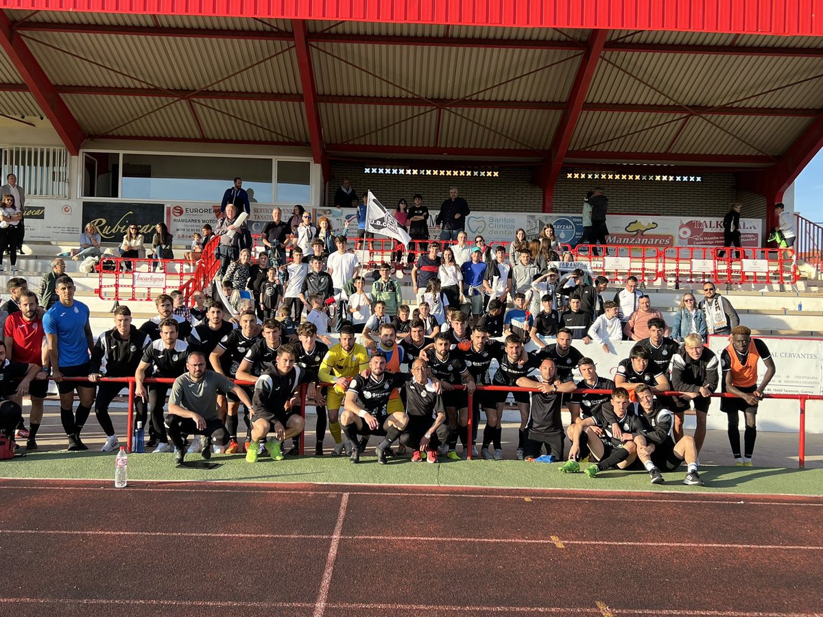 Miguel10Fuentes's tweet photo. Lo intentamos hasta el último segundo, y qué tristeza enorme, nos hemos quedado a las puertas.
Qué orgulloso estoy de todos, y que agradecido a todos los que forman la @UBConquense 
La Balompédica es mucha Balompédica 🖤🤍🖤🤍 https://t.co/ShbZhplb4B