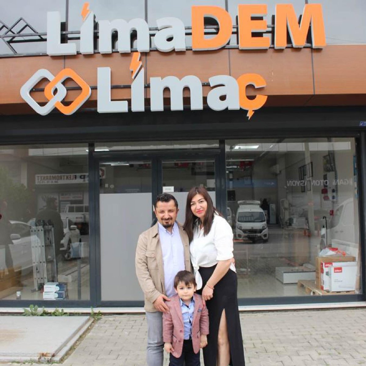 olgun_karabiber's tweet photo. “Küçük hanımlar, küçük beyler… Sizler hepiniz, geleceğin bir gülü, yıldızı, bir bahtının aydınlığısınız. Memleketi asıl aydınlığa boğacak olan sizsiniz. Kendinizin ne kadar önemli, kıymetli olduğunuzu düşünerek ona göre çalışınız.” Mustafa Kemal Atatürk

#limadem #limac https://t.co/wAOu0859SZ