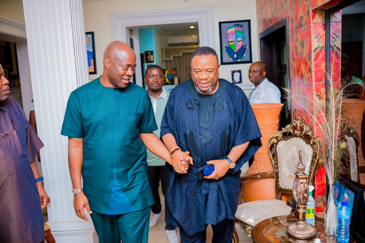 BALAWLLP1's tweet photo. Delighted to welcome H.E. Governor Seyi Makinde at Ajimajasan Court  Jericho GRA Ibadan.
@bolaji_chief 
#honor #BALawLLP

#legalfirm https://t.co/ZnO5mJqxcP