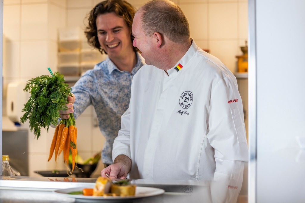 Geniet tijdens uw verblijf in hotel Donny of hotel Villa Select van een culinaire verrassing met ons heerlijke dagelijks wisselende marktmenu! 🍽️🌿

Profitez de votre séjour à l'hôtel Donny ou à l'hôtel Villa Select avec une surprise culinaire grâce à… instagr.am/p/CraVGzDIgSq/