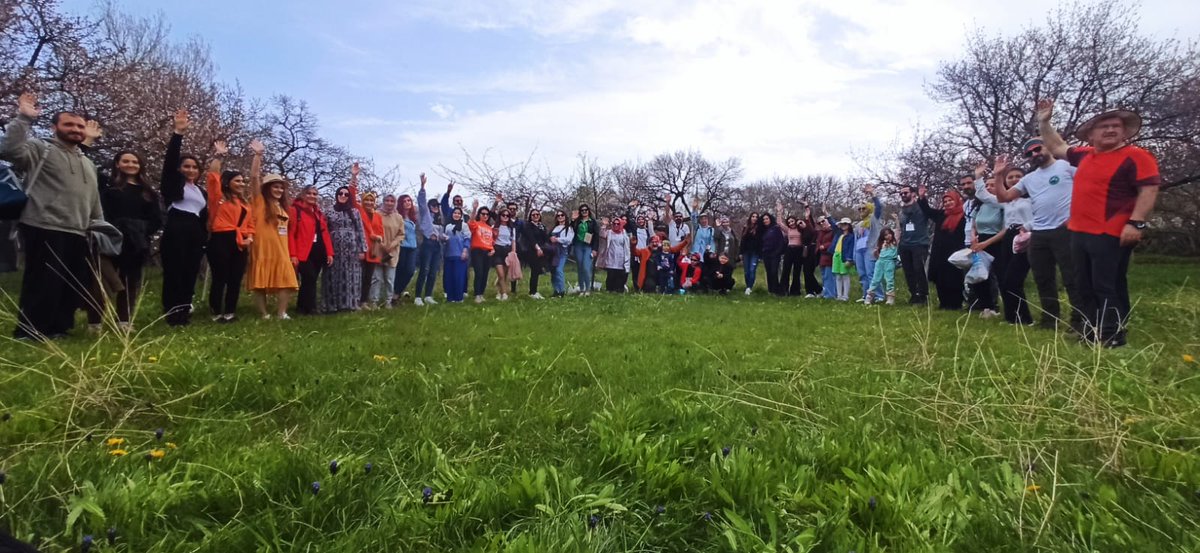 vadidoga's tweet photo. Vadi Doğa ailesi olarak bu haftasonu yine doğadaydık. Edremit Zerrinkadehlerini, Akdamar Adasıni ve Ters Laleleri ziyaret ettik.
Doğa çok güzel sen de gel.

🌿 Vadi Doğa sizi haritaların götürmediği yerlere götürür. https://t.co/IL85y01HWz