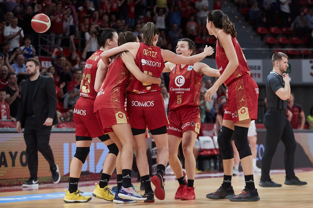 Y quedaron 4️⃣

Los #PlayoffsLFEndesa son algo de locos 🤯

@valenciabasket | @CBAvenida | @CasademontZGZ | @FCBbasket_fem