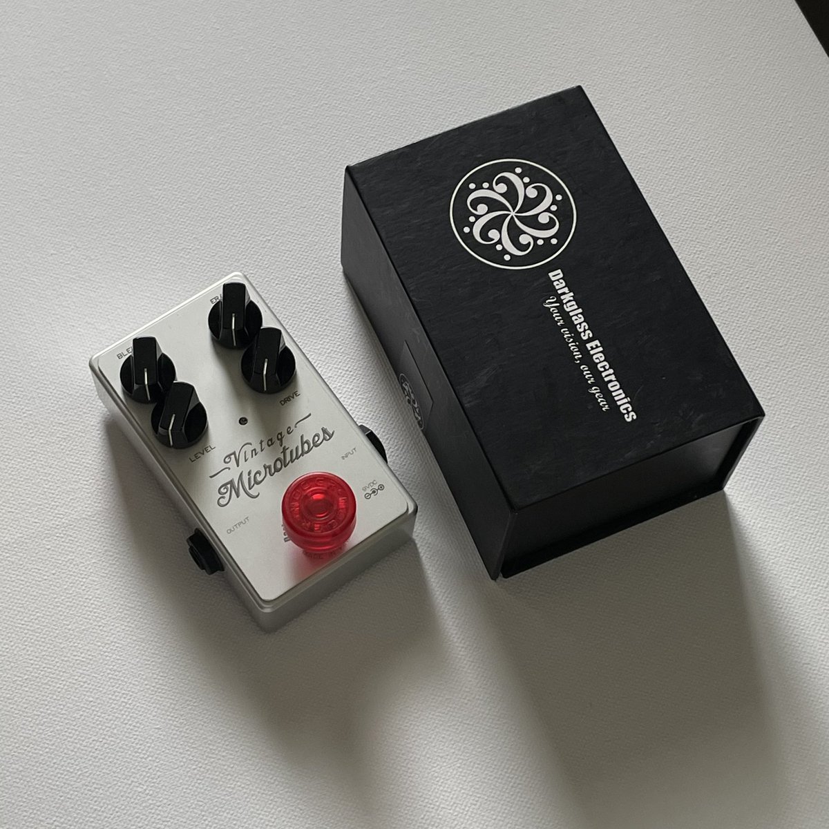msuhcoff's tweet photo. ส่งต่อ darkglass vintage microtube
เอฟเฟคเบส จำลองแอมหลอด ปรับโทนได้กว้าง ปรับแตกอ่อนๆได้
— 5500 รวมส่ง
ขอดูเพิ่มเติมทางเด็มได้คับ🙇🏻♂️
#bassoverdrive #เบสมือสอง #เอฟเฟค #ส่งต่อเครื่องดนตรี #เครื่องดนตรีมือสอง https://t.co/1nakYSGvBU