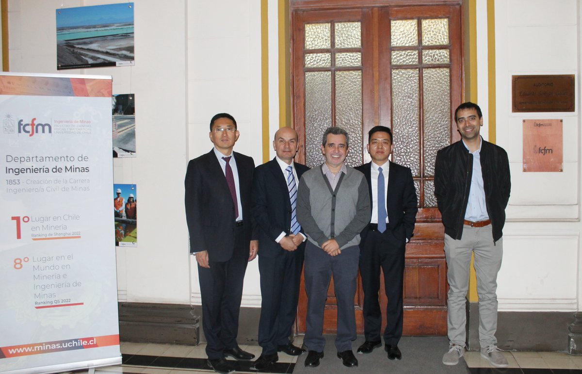 🇨🇱 🇨🇳 [VISITA] El Director Ejecutivo de <a href="/CentroCESCO/">CESCO</a>, Jorge Cantallops, junto a Li Yusheng, Subdirector General de China Nonferrous Metals Industry Association y Zhang Xin, CEO Metal Challenge, visitaron recientemente <a href="/UChile_Beauchef/">U. Chile - Ingeniería y Ciencias</a>, durante el desarrollo de Cesco Week 2023.