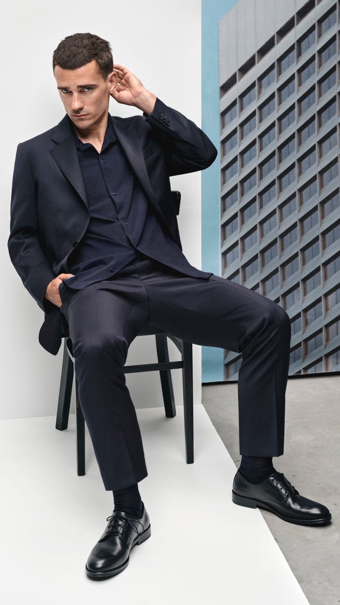 andredesousa's tweet image. Nouvelle campagne de publicité pour @AntoGriezmann avec @Mango ! 

Follow the direction to success ➡️ #MoveForward #MangoMan