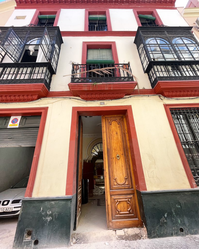 SevillaTapas's tweet photo. Calle Moratín #Sevilla. What do you reckon? Hotel or tourist apartments? ☹️ #azaharsevilla #toomuchisenough #turismosostenible #smarttourism https://t.co/R8L9DSlt2H