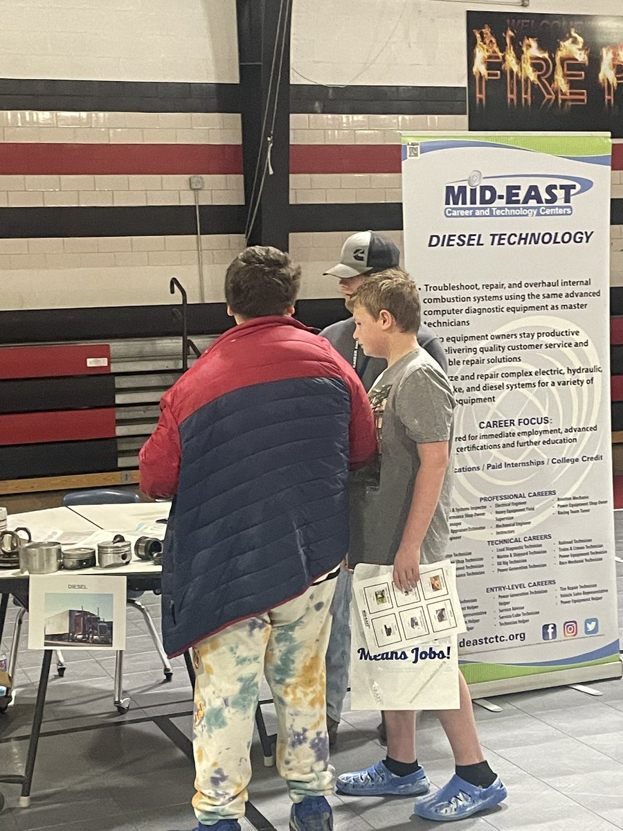 FoxfireCareers's tweet photo. Shoutout to Mrs. Janicki for setting up a wonderful career expo with @MidEastDistrict The students seemed to love it and the presenters did a great job. https://t.co/vSetBn9Jhv