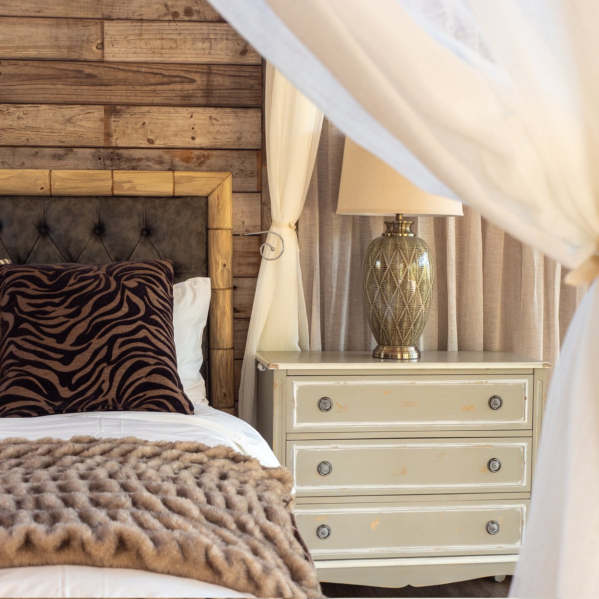 The Roaming Giraffe #Travel Writer tweet media