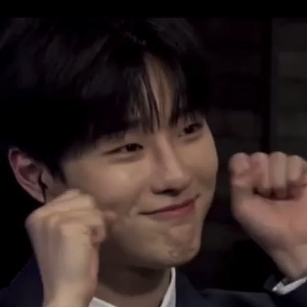 C_183cm_SY's tweet photo. 지금 인용들 너무 귀여움.. 거의 이 상태임

와 이 분 옆에                                우리 애
있으니까                                   순해보인다 https://t.co/8CXHPxXvTv