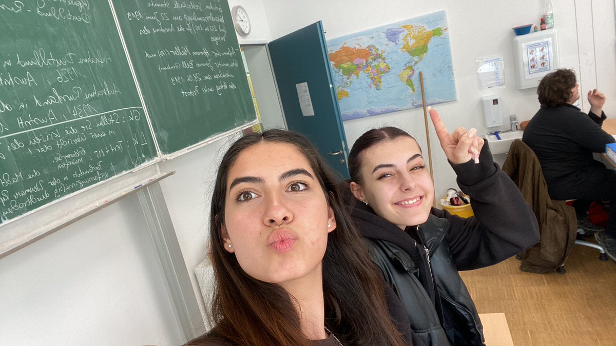 lulukauti's tweet photo. travelling de wörld☘️🌍🌎🌏 #trävel #backpackingeurope #love #peep @sadboy06102004 https://t.co/ywUl4g8ZJg