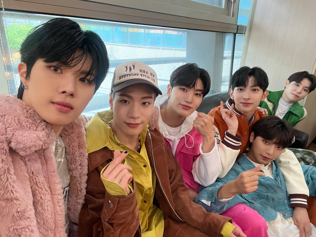 WUZO_BLITZERS's tweet photo. [📷][#BLITZERS_RAID]

청춘들의 낭만이 가득했던 오늘🎶
역시 블리 에너지 최고👍🏻🩵
오늘부터 해가 뜰때까지 마카레나 Let's get Dumb!

#블리처스 #BLITZERS
#마카레나 #Macarena
#해가뜰때까지_블리처스_마카레나 https://t.co/oPhsx9CGCH
