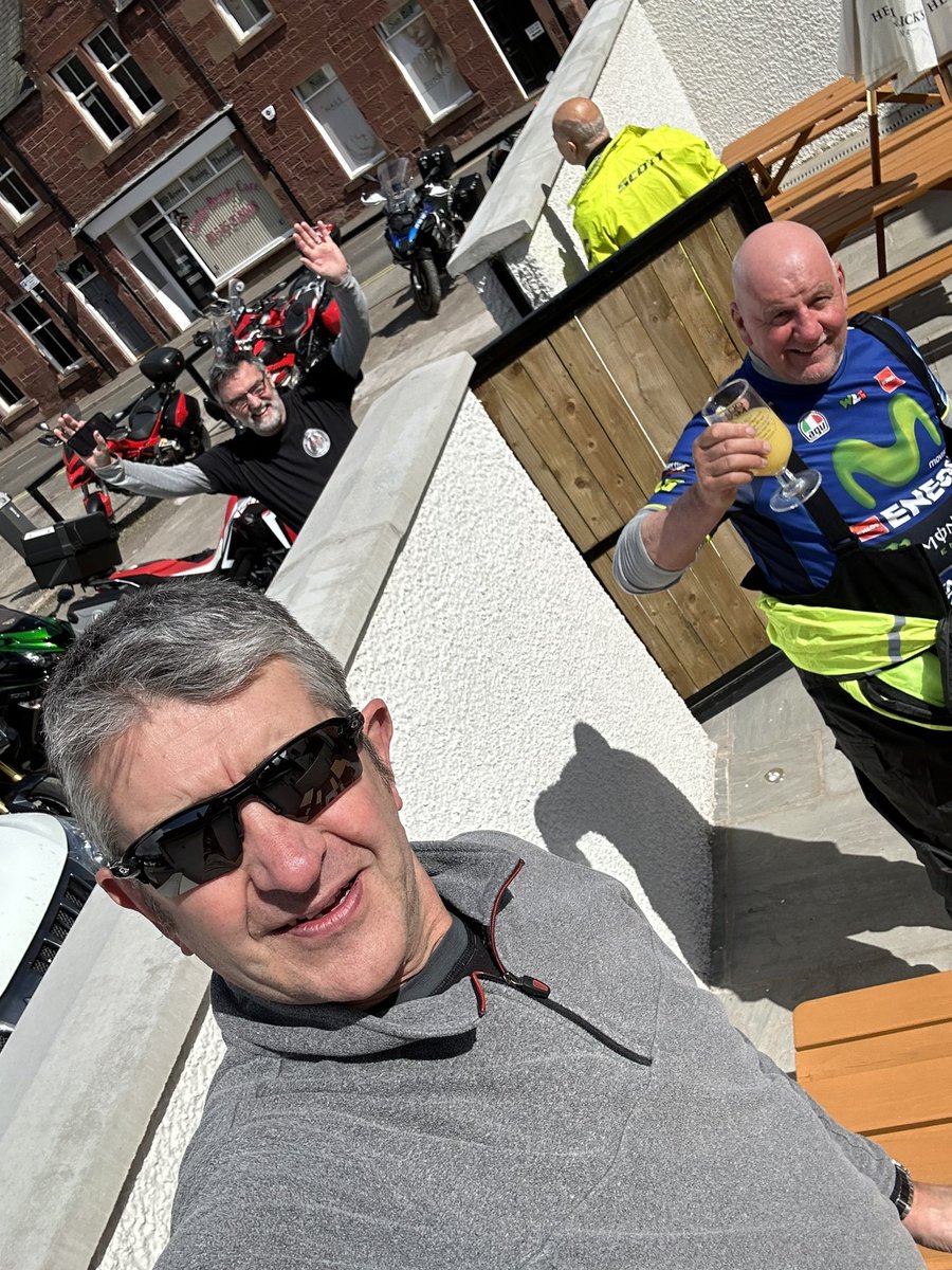 XJRT1964's tweet image. #thrumshotel Kirriemuir Sun shines on the righteous ☀️ @gazzadaz @GaryCoxUK @toby_gourley @jase @BobGittins #highlandloop #jointheride