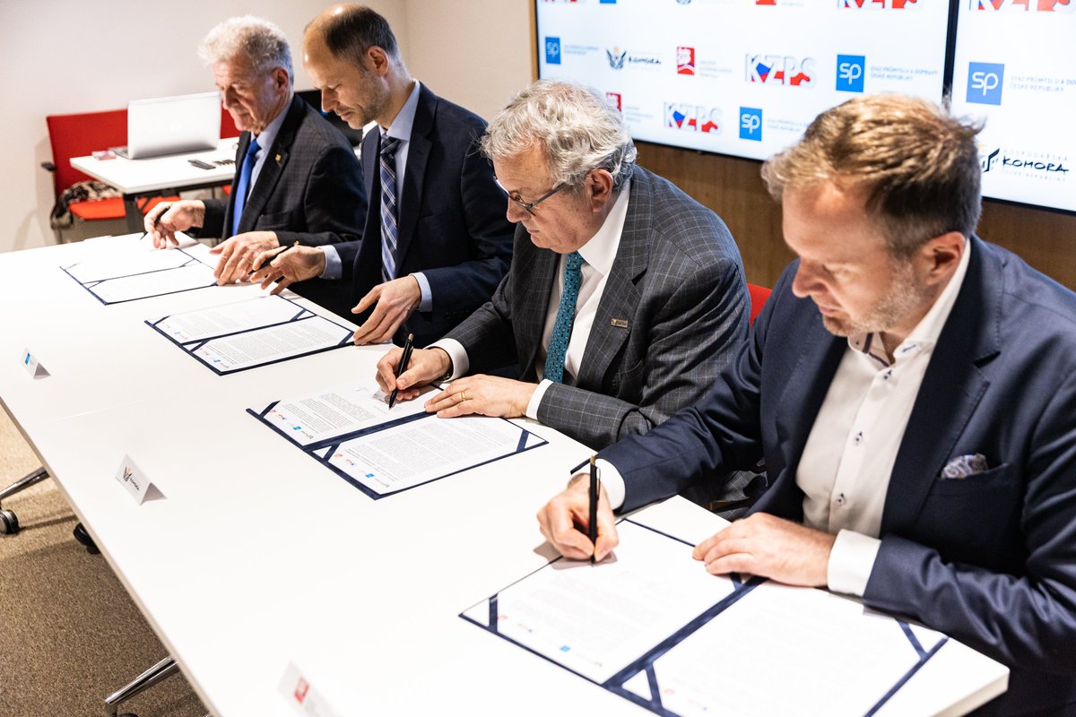 Podnikatelské a zaměstnavatelské organizace podporují úsilí naší vlády o vyjednání zásadních změn v návrhu emisní normy EURO 7. Děkuji jim za tento odpovědný postoj. Při jednáních na evropské úrovni musíme všichni táhnout za jeden provaz.