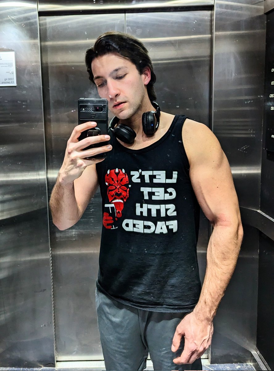 Chaptersofches's tweet photo. Rate my shirt and my arms 😉 https://t.co/PFs3bqKOil
