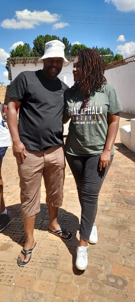 deep_renzo's tweet photo. Sanga misi ri rothe nga hafha Tembisa kha Mbekanyamushumo ya #Dziaorowa326pm na @Ticoliphadzi @shandu_vele na Mubveledzi @Rendys123 Musumbuluwo u swika Lavhutanu kha @Phalaphala FM #Azisheeeeeeeee 🎶🎼🎵🎙️🎧🔥🔥🔥💃🏿💃🏿💃🏿🕺🏿🕺🏿🕺🏿 https://t.co/QJB7QnrHyS