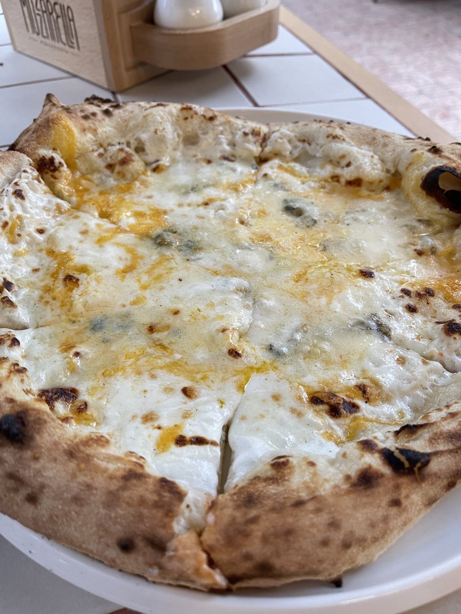 This is not 4 cheese.