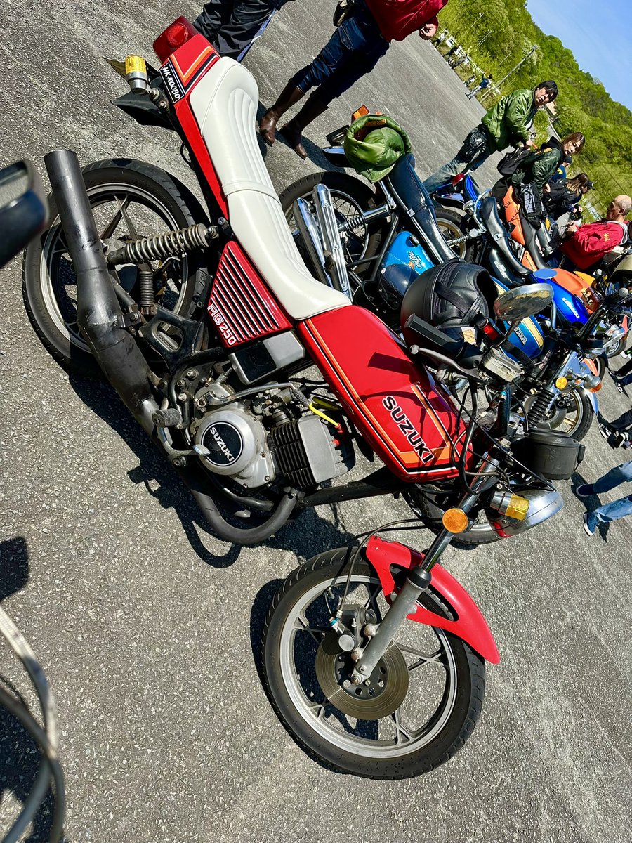 02CBX400F's tweet photo. ブルースカイミーティング☀️
何歳であろうがバイクで繋がるみんなの輪！
最高に楽しかったです☺️ https://t.co/4FEvSSI7UO