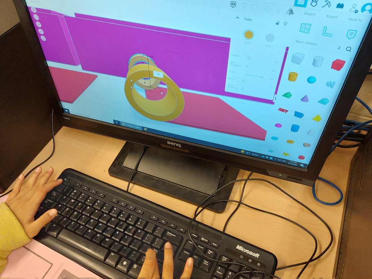 Round 2 of the #PeelEML 'Fun Friends' community building initiative is well underway at <a href="/GreenbriarMS678/">GreenbriarMS</a> <a href="/grenobleps/">Grenoble PS</a> ✨️ Modern learners are putting the #MakerSpace finishing touches on their empathy-toys &amp; connected media 🧵🛠 Delivery to our early-years friends happening soon!