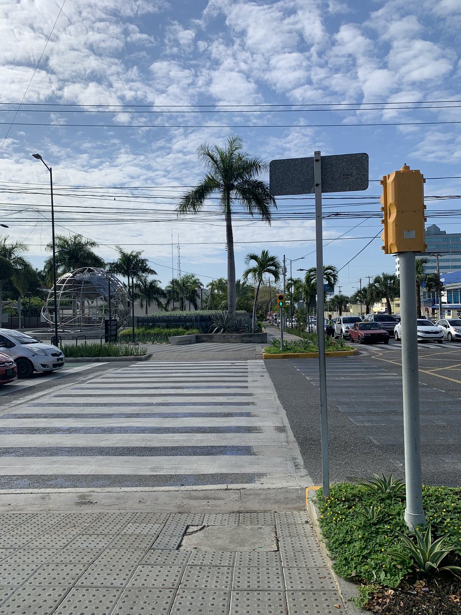 jelisainoa29's tweet photo. Parece mentira pero es verdad, wow increíble primer día que puedo decir que puedo cruzar la Bolivar como una ciudadana digna 👏🏻👏🏻 @digesettrd_ https://t.co/KdUH2FQkOE