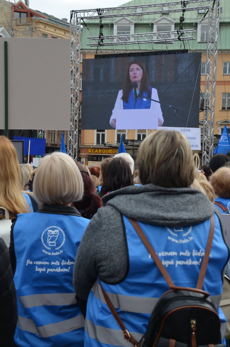 lizda_lv's tweet photo. Paldies katram un ikvienam, kurš šodien bija solidārs ar izglītības, zinātnes un medicīnas nozarēm! https://t.co/tVMwYHVyKx