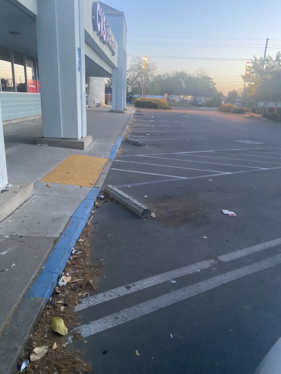 emmazz1's tweet photo. Do better @cvspharmacy   Your store Lander Ave, Turlock, Ca front is not appealing to customers.. trash, debris and even a broken column…maybe some curb appeal to welcome your customers. https://t.co/lpk3tTcxgB