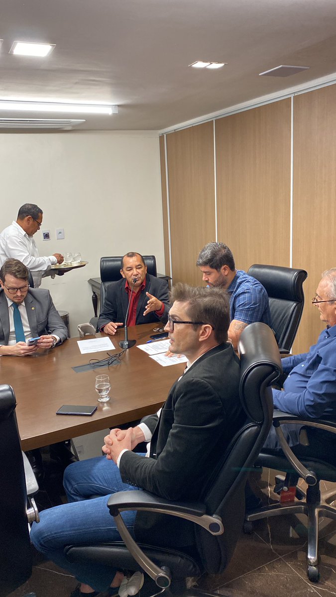 d_adrianocoelho's tweet photo. Segunda-feira começou com bastante trabalho por aqui. Nosso mandato esteve na @Alepa_com para a reunião de Comissão de Agricultura, Terras, Indústria, Comércio e Serviços. 

Boa semana a todos, meus amigos! https://t.co/tyuy4xDExJ
