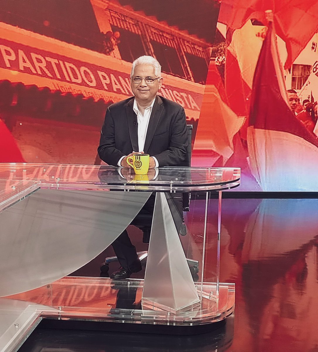 El capitán de este barco a la deriva llamado Panamá ayer empezó a tomar el timón para que no naufrague ahora faltas tú solamente a qué subas al barco y llevemos a nuestro hermoso país a una victoria y a un cambio absoluto, mi apuesta está al 1000% con el señor <a href="/BlandonJose/">José Isabel Blandón</a>