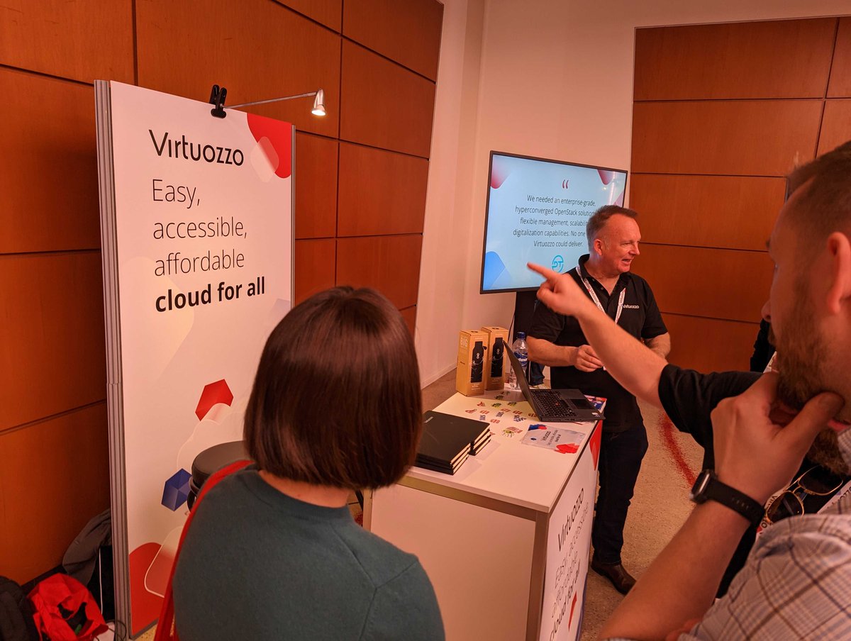 VirtuozzoInc's tweet image. The Virtuozzo team’s at @devops_con London this week! Presenting now - @PaulBrunyee discussing automated DBaaS for DevOps

#devopscon #dbaas #devops