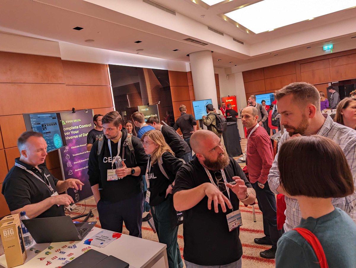 VirtuozzoInc's tweet image. The Virtuozzo team’s at @devops_con London this week! Presenting now - @PaulBrunyee discussing automated DBaaS for DevOps

#devopscon #dbaas #devops