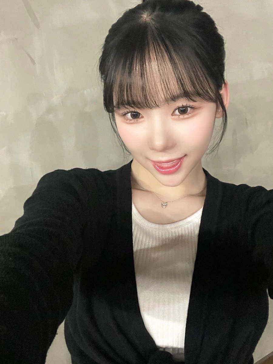 member_classy's tweet photo. [#혜주] 

클리키 다들 뭐하시나😛💕

#CLASSy #클라씨
#HYEJU https://t.co/Ffk4FYPySA