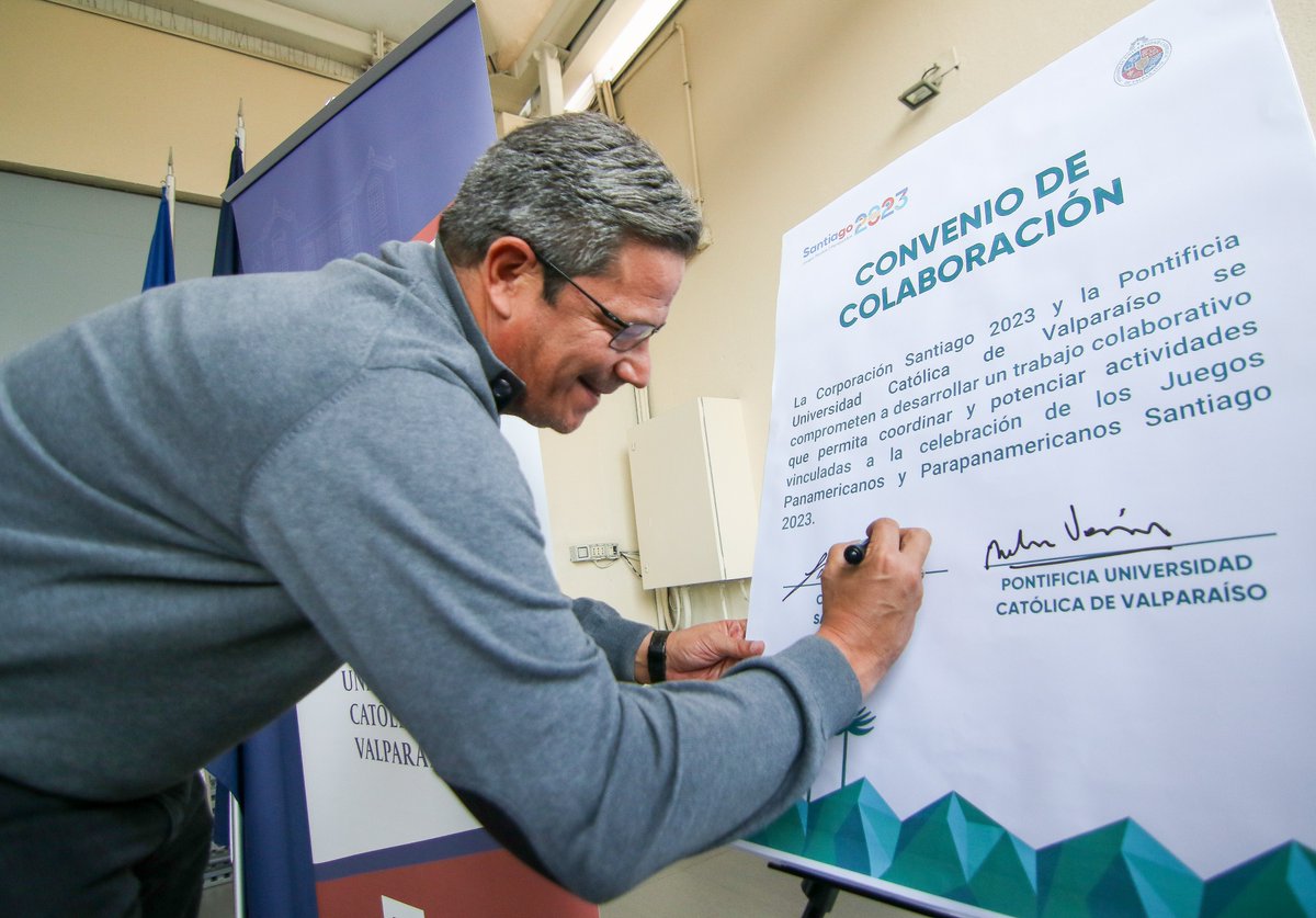 santiago2023's tweet photo. 💪🙌😁 ¡Buen lunes amigos y amigas! 

Partimos la semana con una gran noticia, el viernes pasado firmamos un convenio con la @pucv_cl, que tiene como fin la colaboración entre ambas entidades de cara a #Santiago2023. 🇨🇱🤝¡Estamos felices de seguir conectándonos con la comunidad! https://t.co/OODPnlJGYM