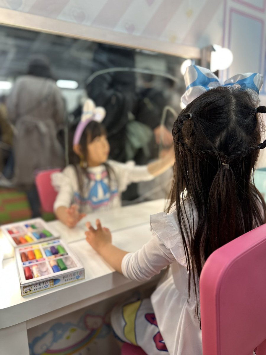 cocoapowder2323's tweet image. お台場のひろプリコラボ
思ってた以上にこじんまりした会場だったけど、娘はめっっっちゃ楽しんでたから良かった✨✨親はというと、朝イチからプリズムとのフォトグリのために並んだり、プリズムとダンスレッスンをする娘を撮るために、かなり前からスタンバったり、、帰りにはぐったり🥹
