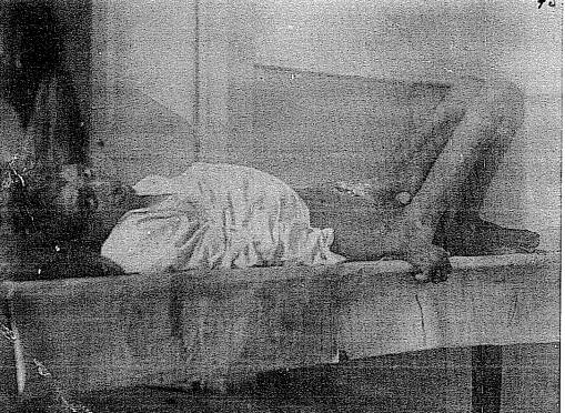 serdaraslanlm's tweet photo. Firstly, they filled Turks and burned this house. Turkish people burned alive by Armenians.
This child was rescued while she being burned alive by Armenians.
#ArmenianGenocide #TheGenocideLie #TurkishGenocide https://t.co/TwEqtcQMSv